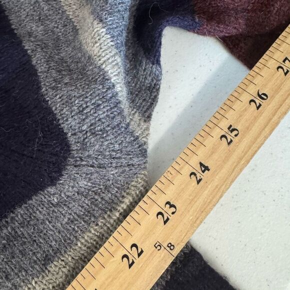 J’Ma Plum Men’s 100% Wool V-Neck Sweater Size Large Striped Graphic - Picture 7 of 9